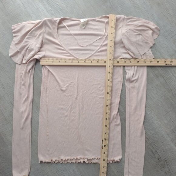 FP We The Free Sz XS Light Pink Round Neck Ruffle Shoulder Long Sleeve Casual T - Picture 7 of 8